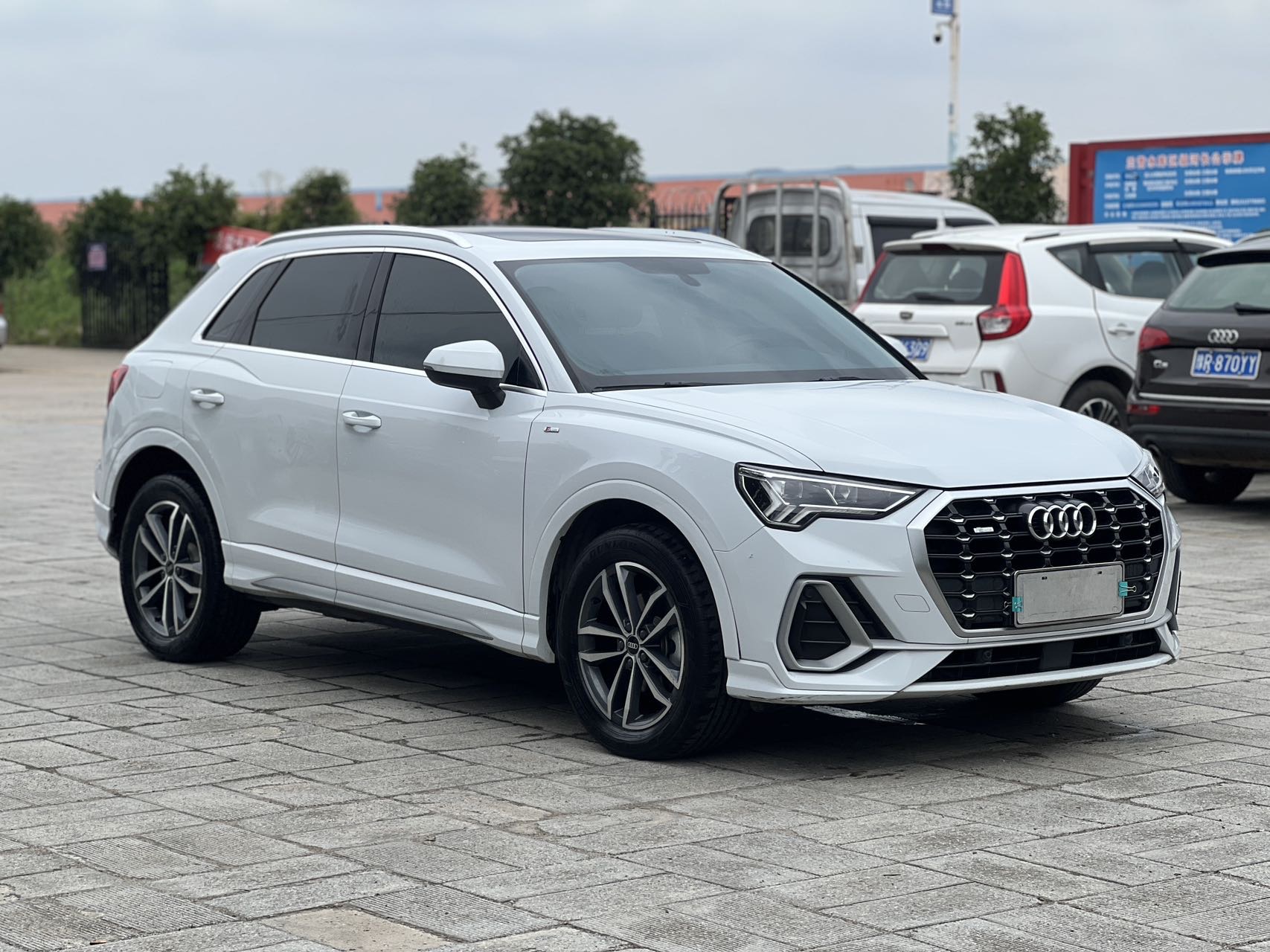 Audi Q3 2021 car image #4