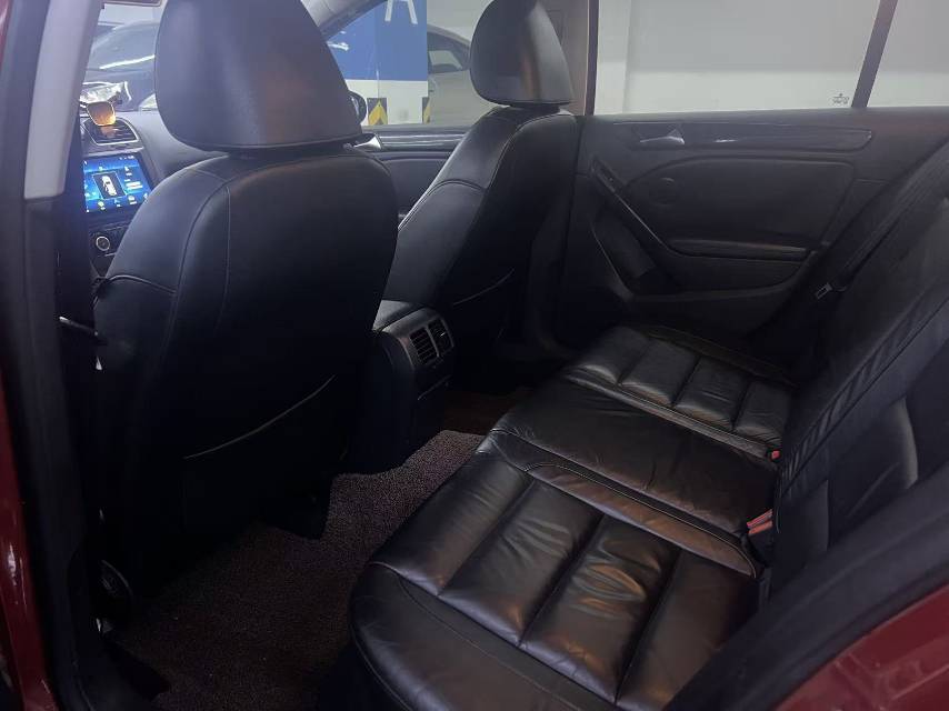 Volkswagen Golf 2012 car image #8