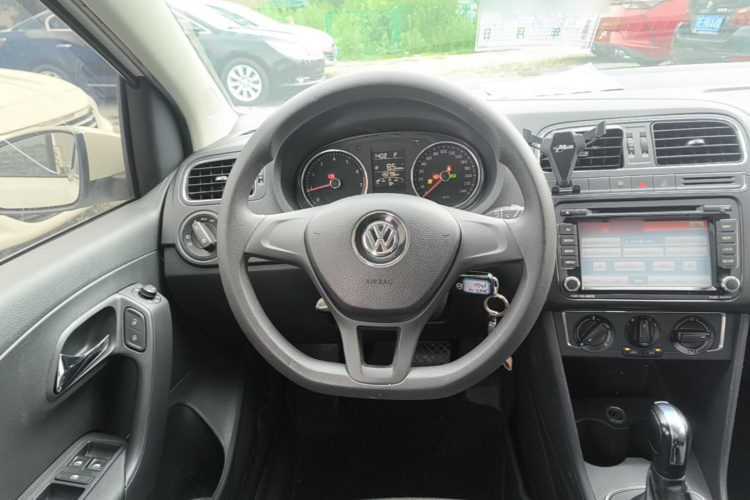 Volkswagen Polo 2015 #15 Volkswagen Polo 2015 car image #15