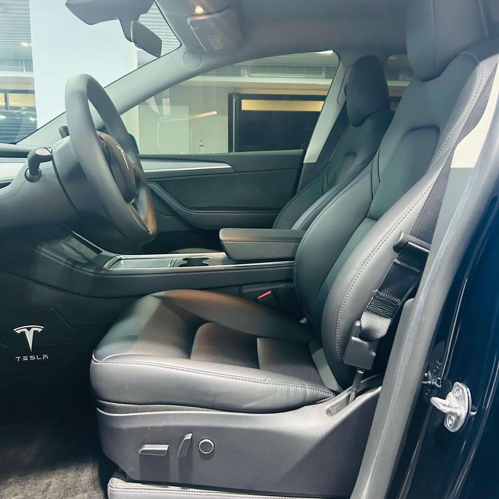 Tesla Model Y 2023 car image #9
