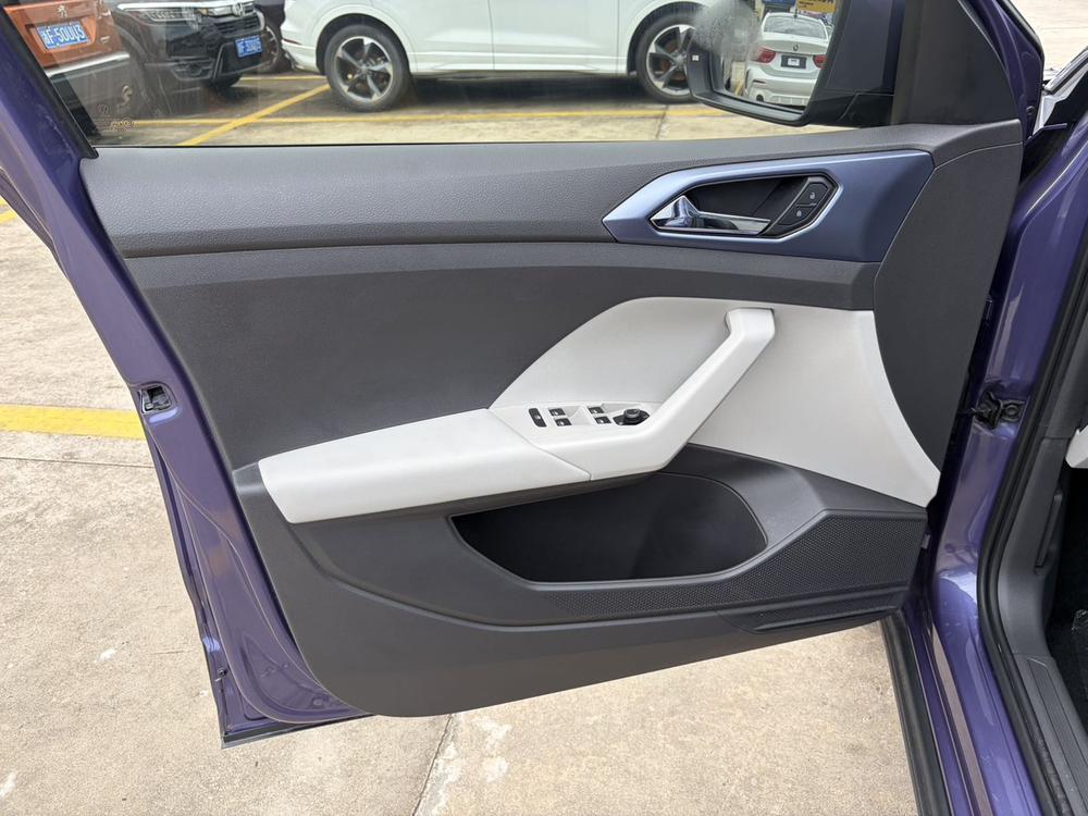 Volkswagen T-Cross 2020 car image #9