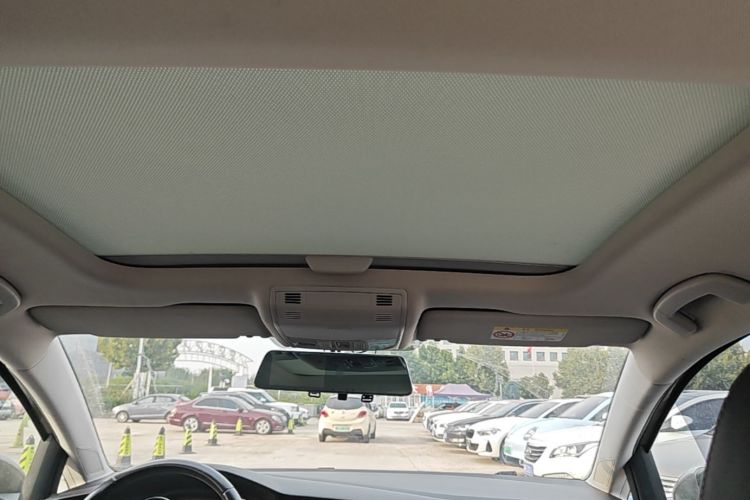 Volkswagen Golf 2018 car image #18