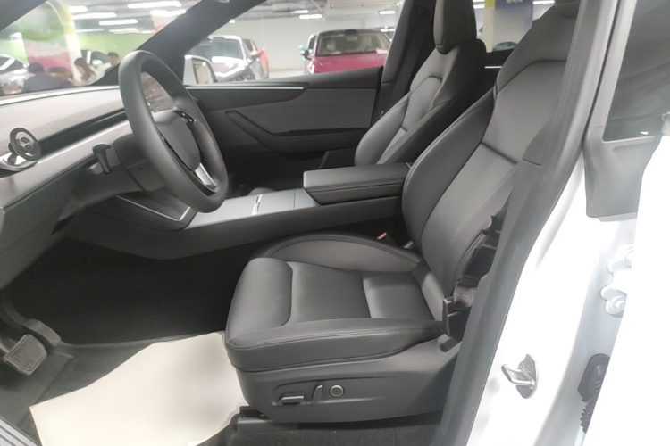 Tesla Model Y 2026 car image #19