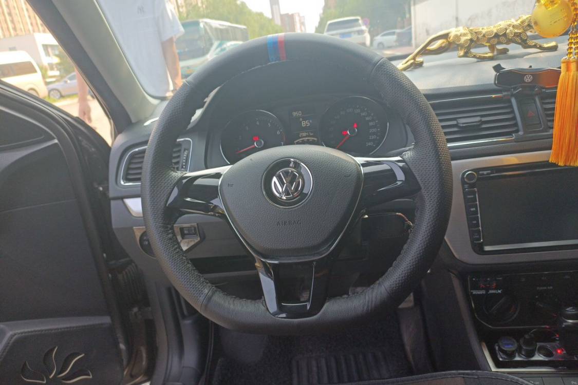 Volkswagen Lavida 2015 car image #24