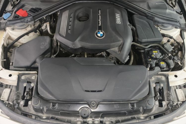 BMW 3 Series 2019 car image #20