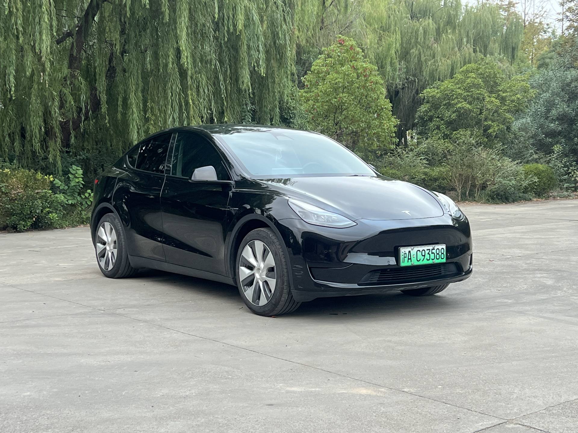 Tesla Model Y 2023 صورة سيارة #2