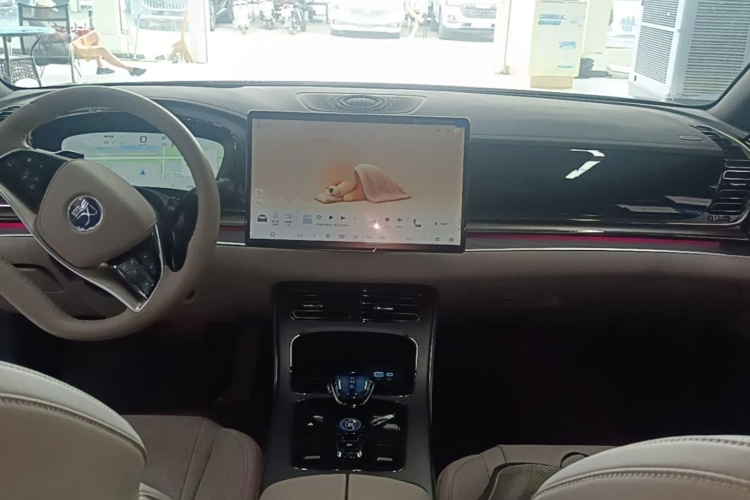 BYD Han 2025 car image #11