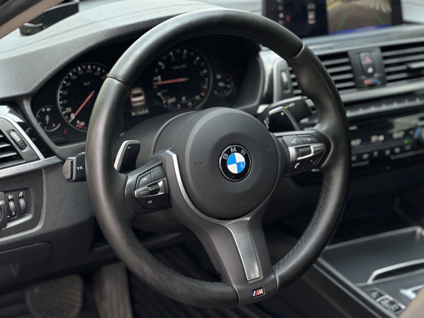 BMW 3 Series 2019 #15 BMW 3 Series 2019 car image #15