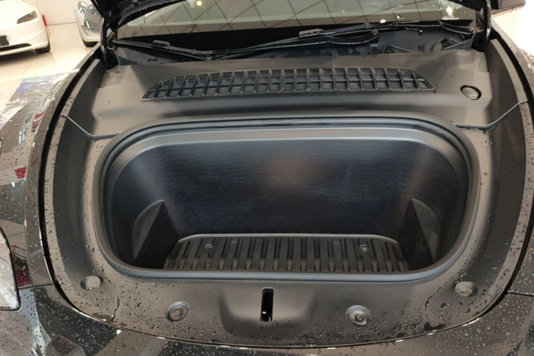Tesla Model Y 2022 car image #20