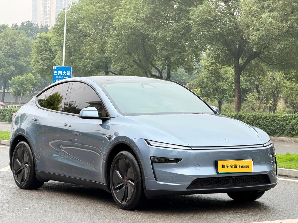 Tesla Model Y 2026 #3 Tesla Model Y 2026 صورة سيارة #3
