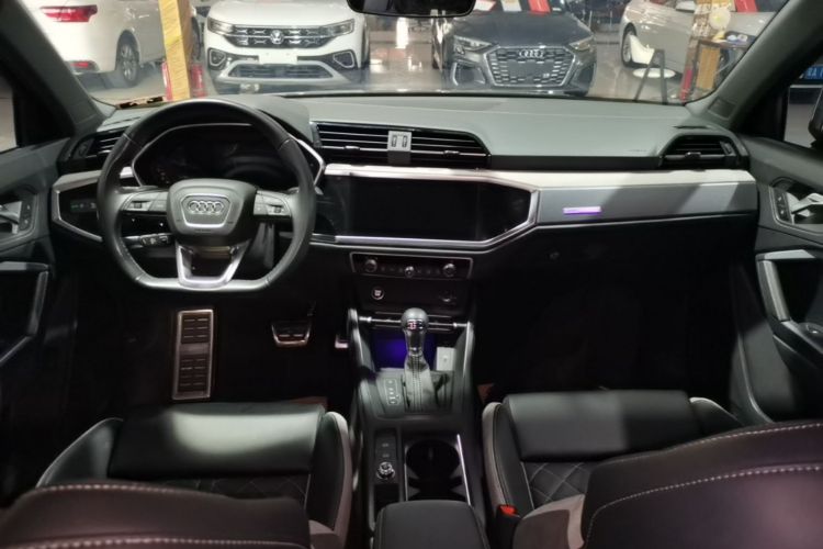 Audi Q3 2025 immagine di auto #10