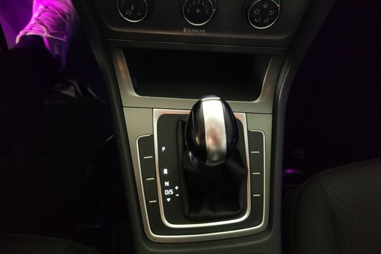 Volkswagen Golf 2016 car image #23