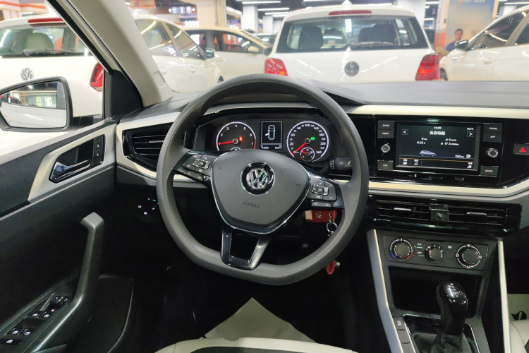 Volkswagen Polo 2020 car image #11