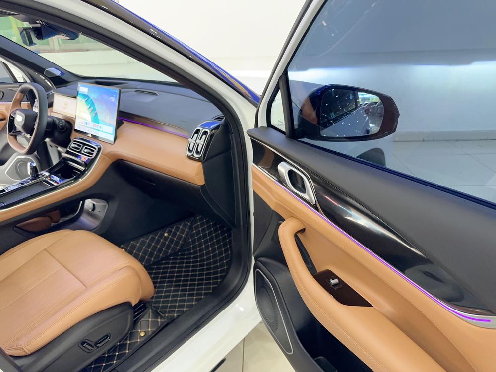 GEELY Boyue L 2025 car image #12