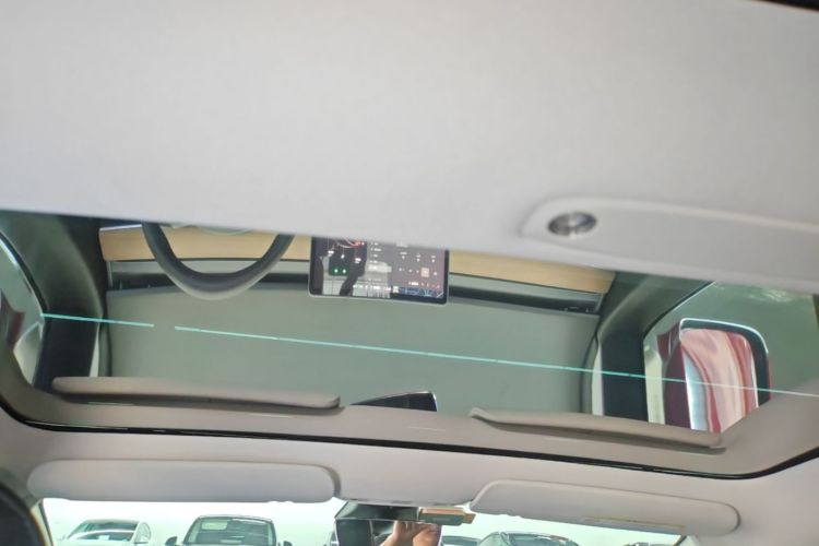 Tesla Model 3 2020 car image #18