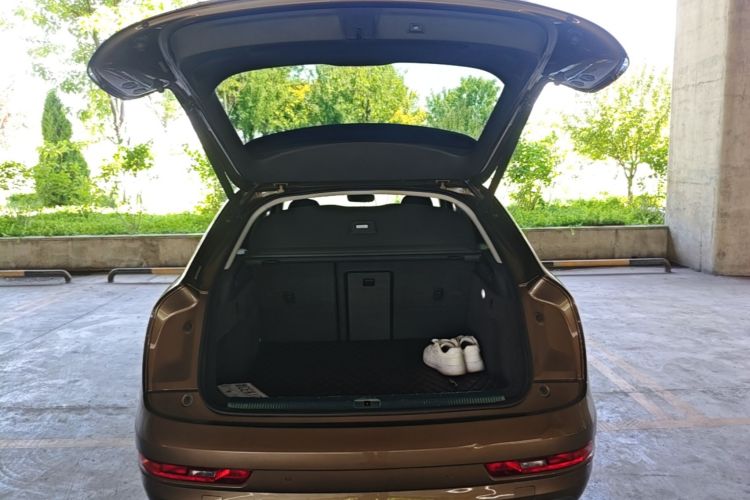 Audi Q3 2017 car image #21