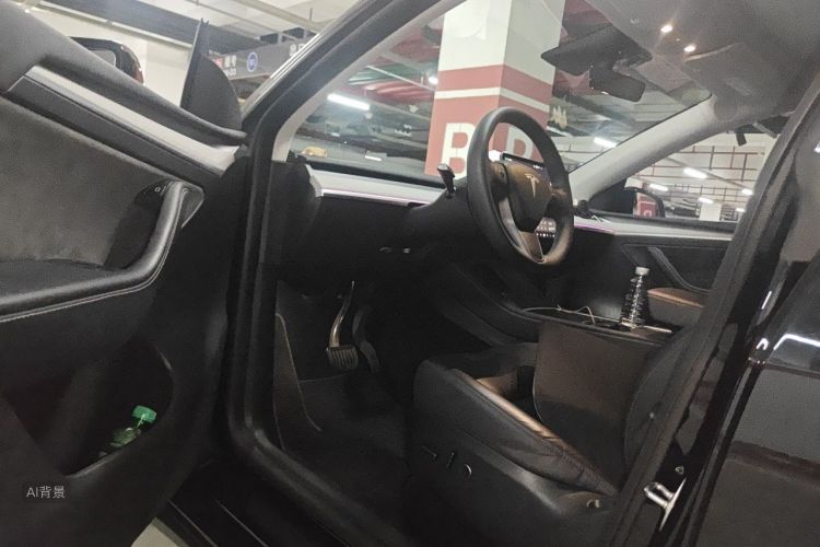Tesla Model Y 2023 صورة سيارة #18
