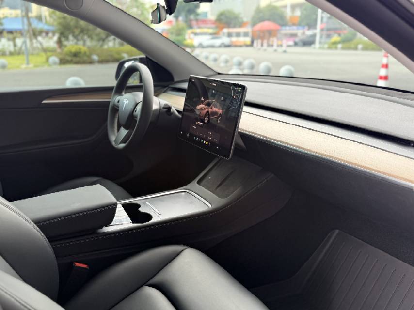 Tesla Model Y 2023 #9 Tesla Model Y 2023 car image #9