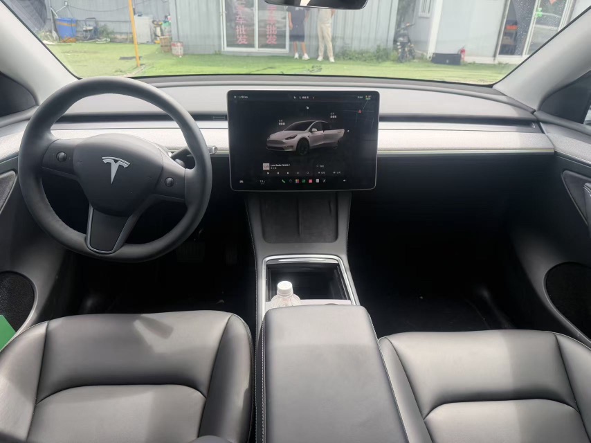Tesla Model Y 2024 car image #5