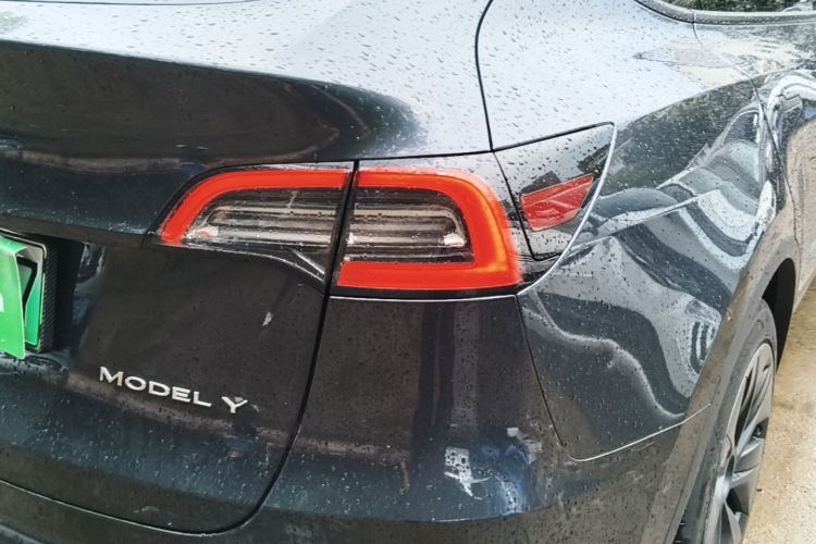 Tesla Model Y 2024 car image #8