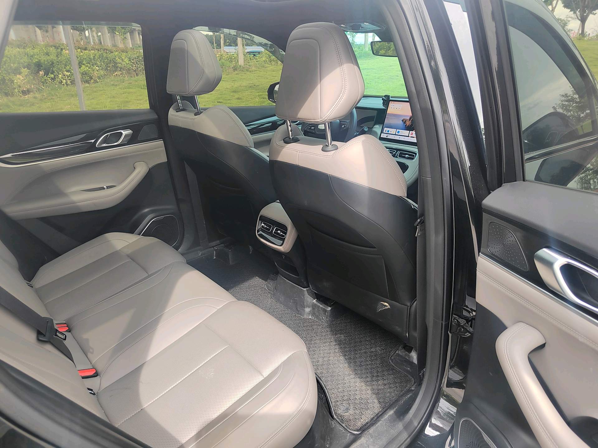 GEELY Boyue L 2025 car image #12