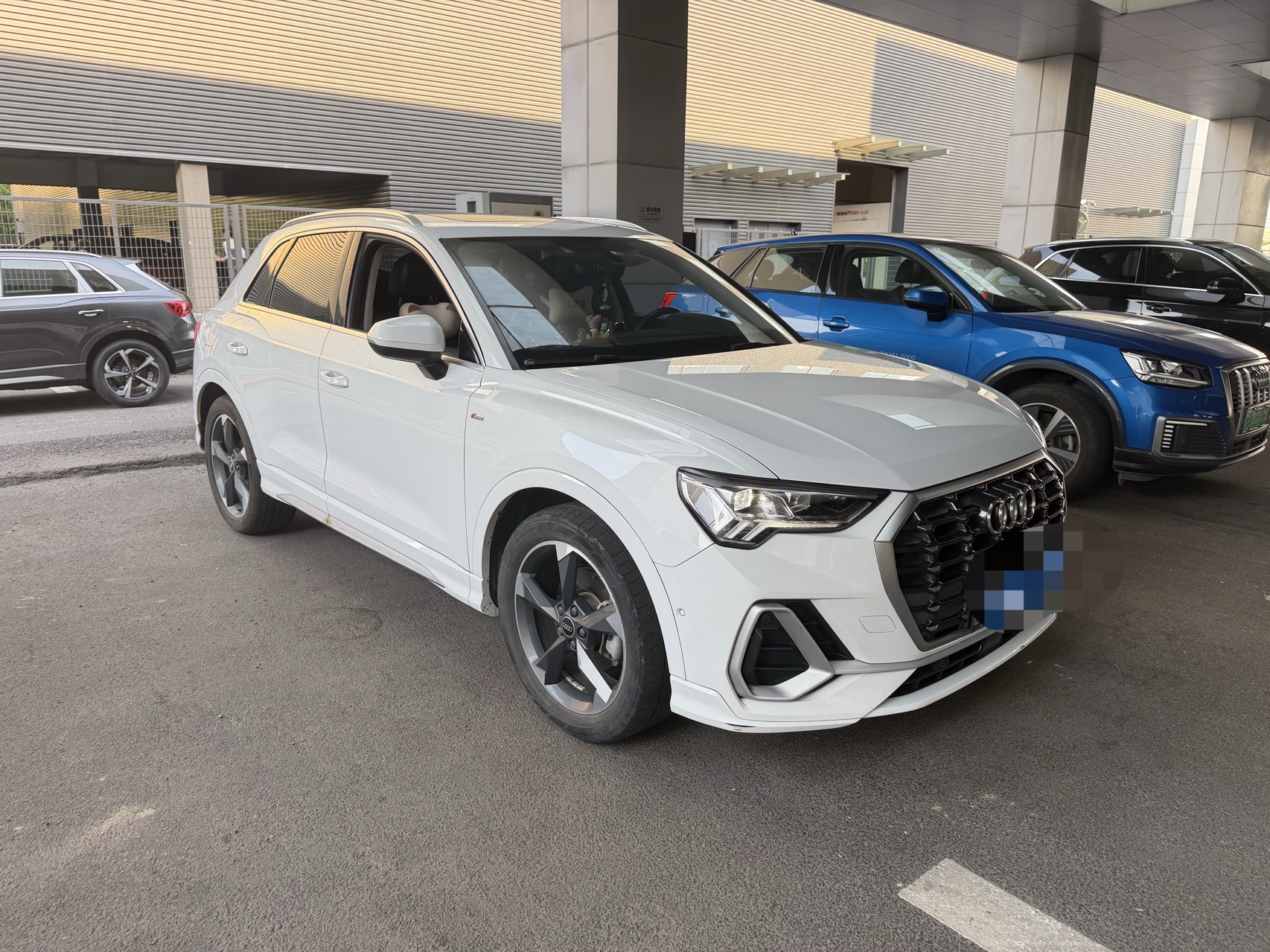 Audi Q3 2023 car image #5