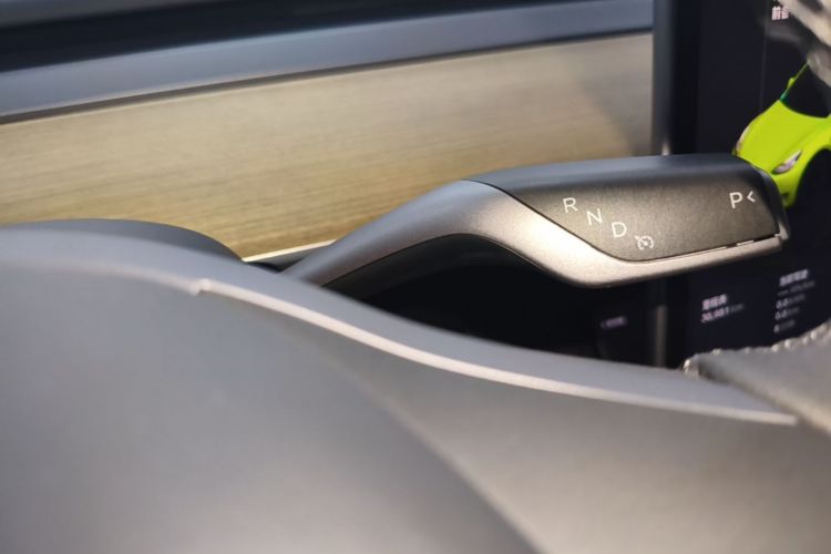 Tesla Model Y 2023 car image #14
