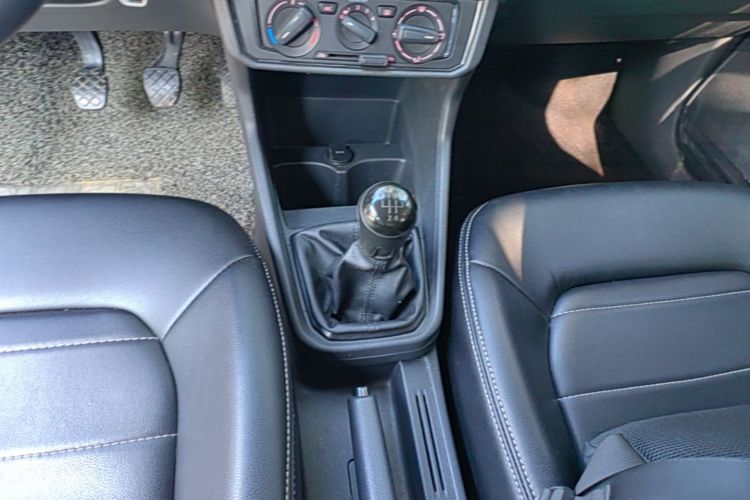 Volkswagen Santana 2017 car image #14