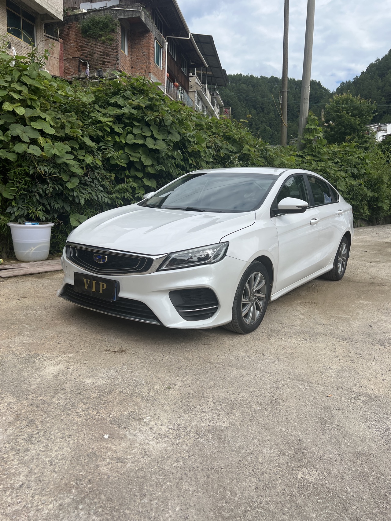 GEELY Binray 2019 car image 