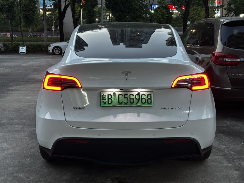 Tesla Model Y 2024 car image #3