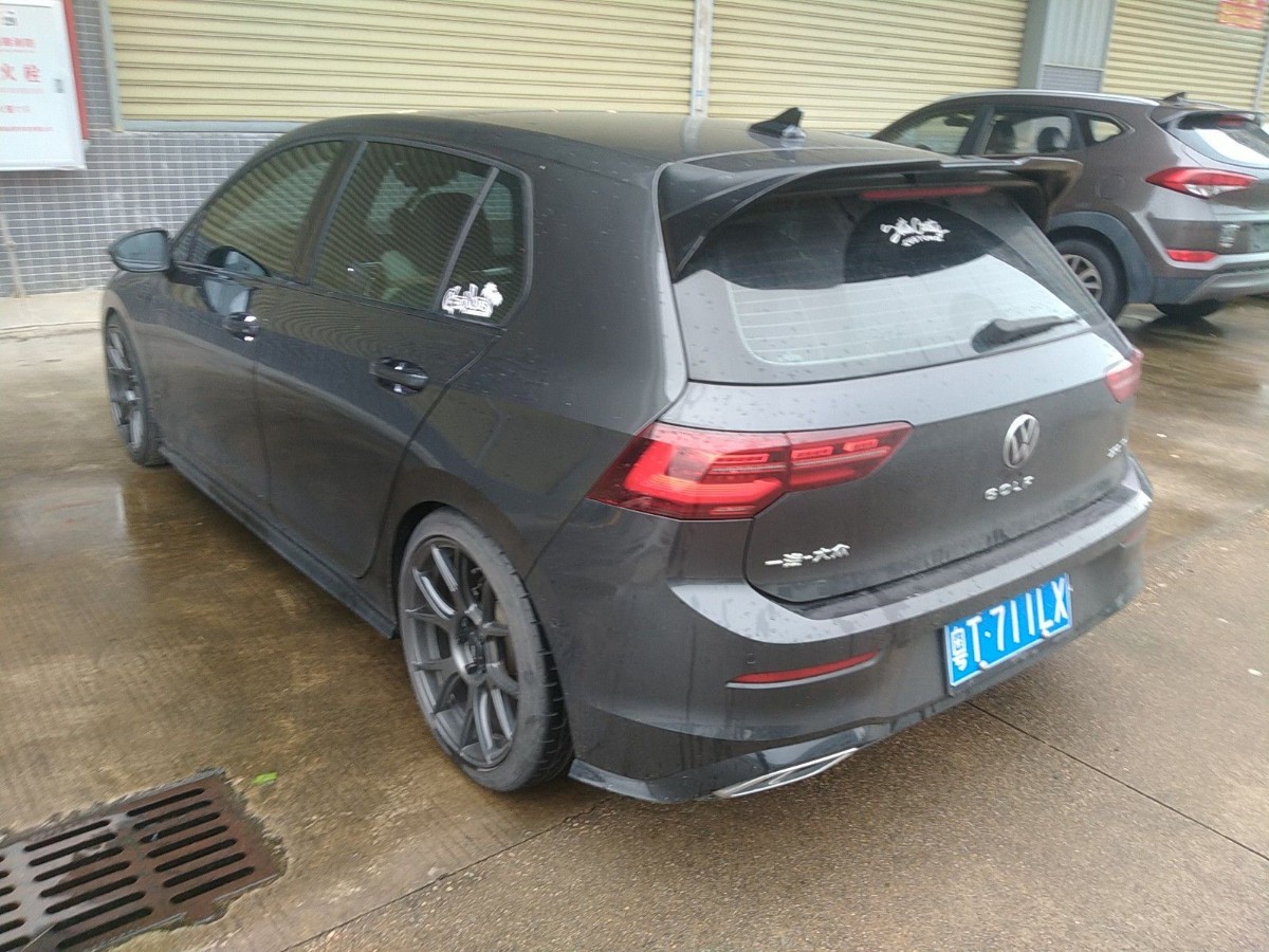 Volkswagen Golf 2023 car image #2