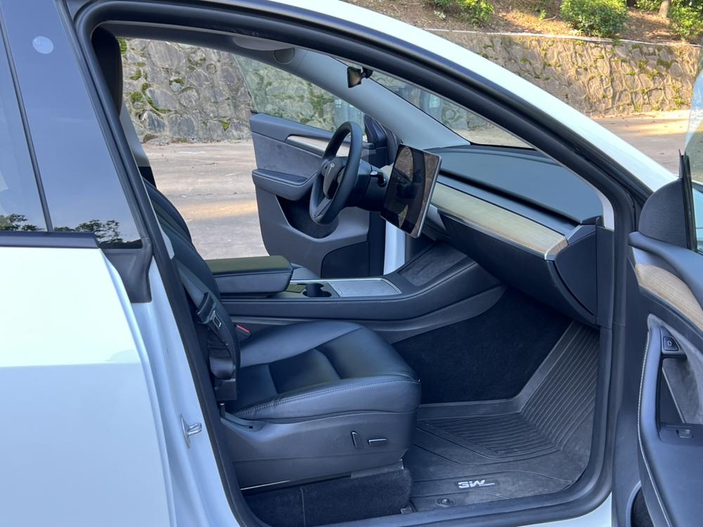 Tesla Model Y 2022 #10 Tesla Model Y 2022 car image #10