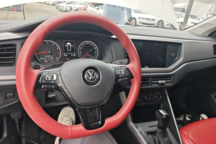 Volkswagen Polo 2020 car image #11