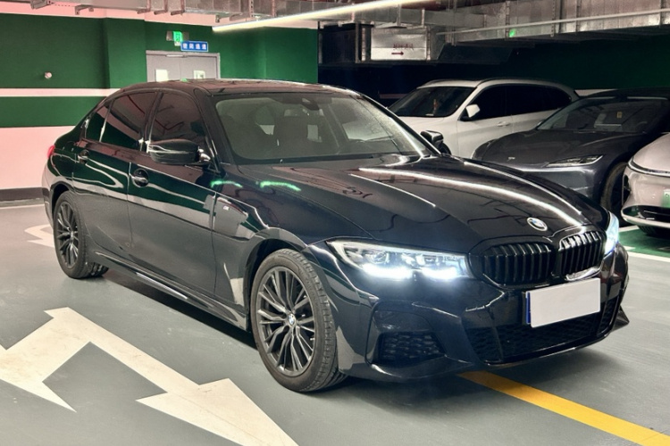 BMW 3 Series 2022 car image #8