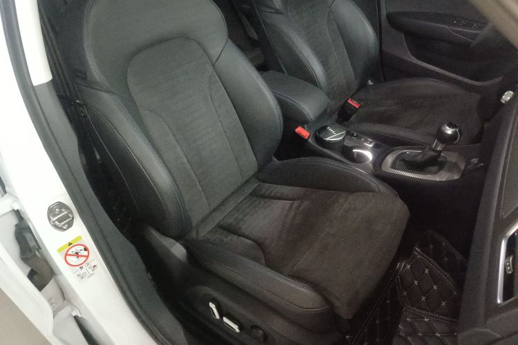 Audi Q3 2019 immagine di auto #24