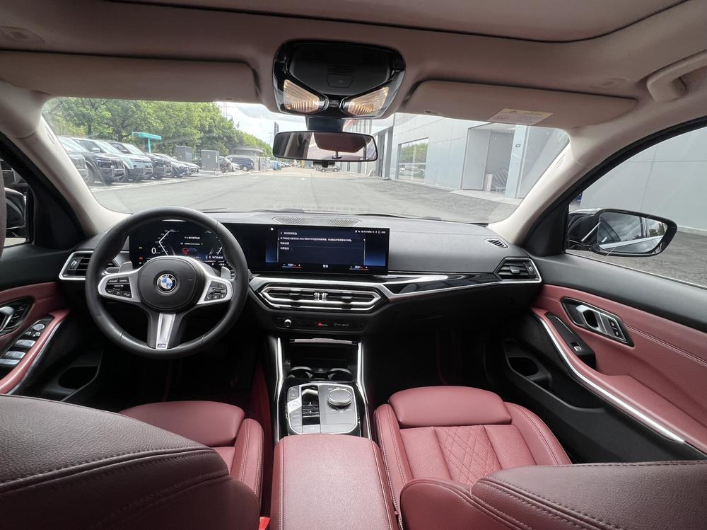 BMW 3 Series 2023 #8 BMW 3 Series 2023 صورة سيارة #8