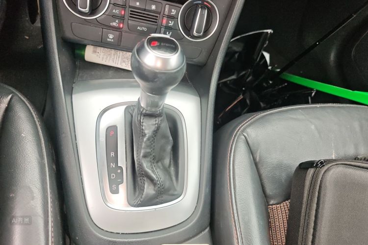 Audi Q3 2017 car image #16