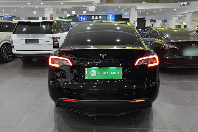 Tesla Model Y 2023 #6 Tesla Model Y 2023 car image #6