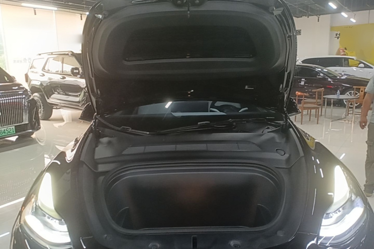 Tesla Model Y 2023 car image #20