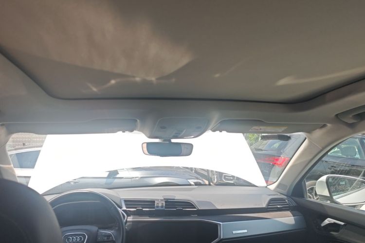 Audi Q3 2024 car image #18
