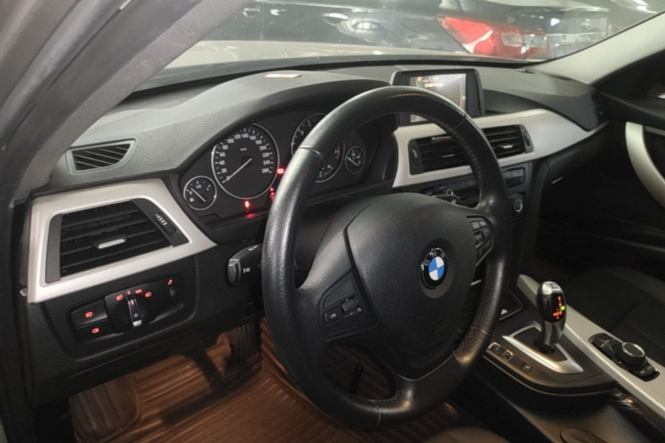 BMW 3 Series 2015 car image #11