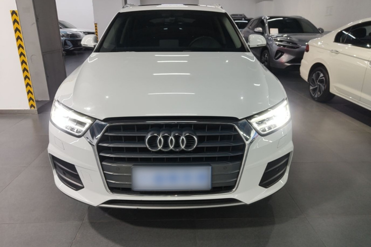 Audi Q3 2019 car image #3