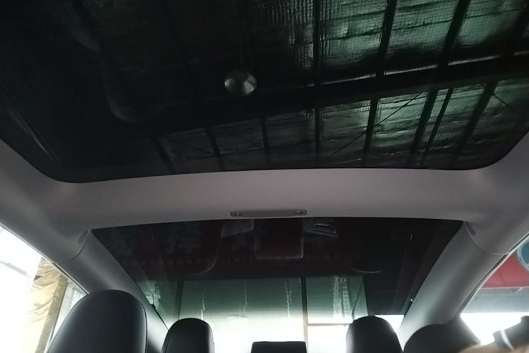 Tesla Model 3 2022 car image #18