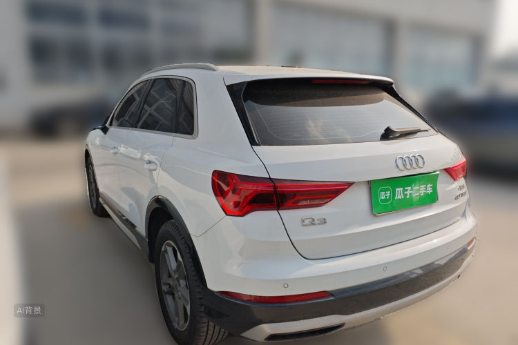 Audi Q3 2020 car image #5