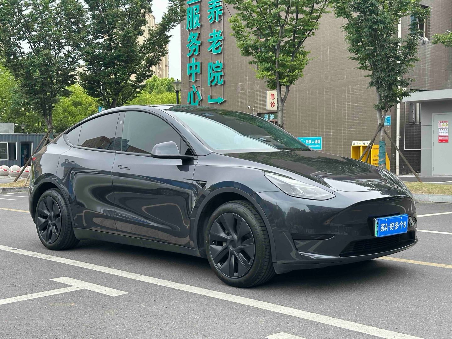 Tesla Model Y 2024 #5 Tesla Model Y 2024 car image #5