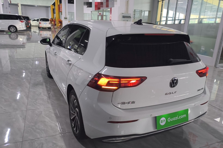 Volkswagen Golf 2023 car image #7