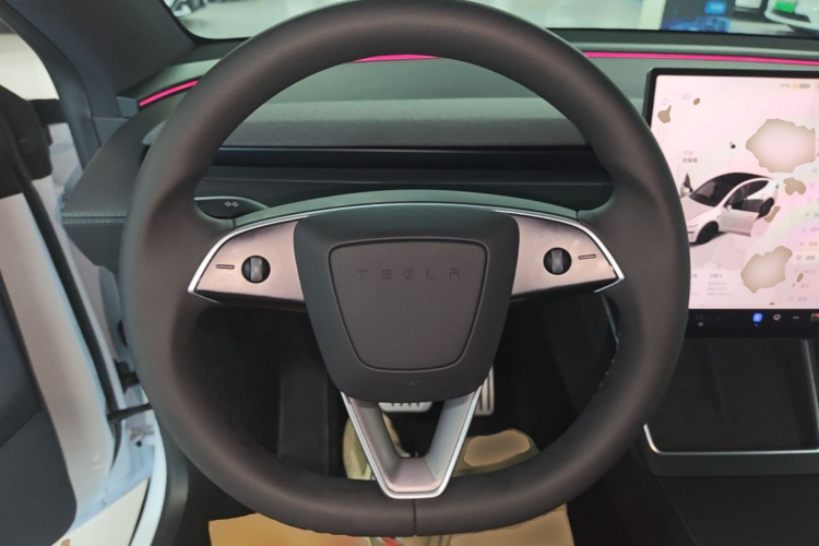 Tesla Model Y 2026 #11 Tesla Model Y 2026 car image #11