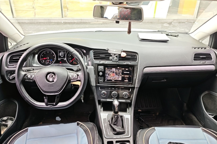 Volkswagen Golf 2019 car image #10