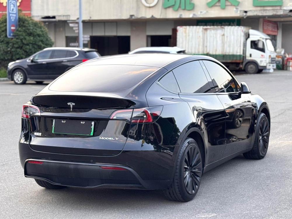 Tesla Model Y 2023 #5 Tesla Model Y 2023 car image #5
