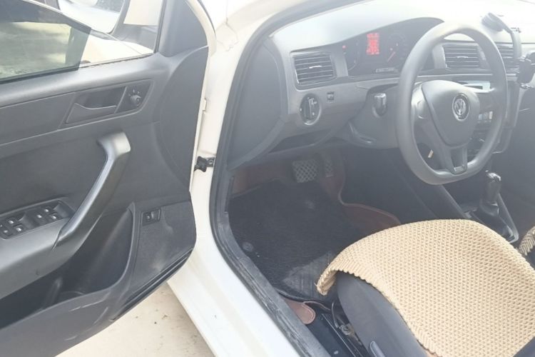 Volkswagen Santana 2018 car image #12